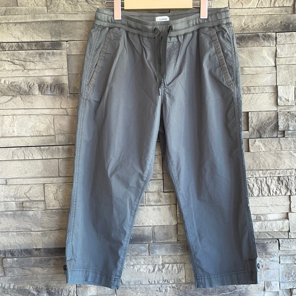 💚Women’s L.L.Bean pull on Capris Size XL PET, khaki green .